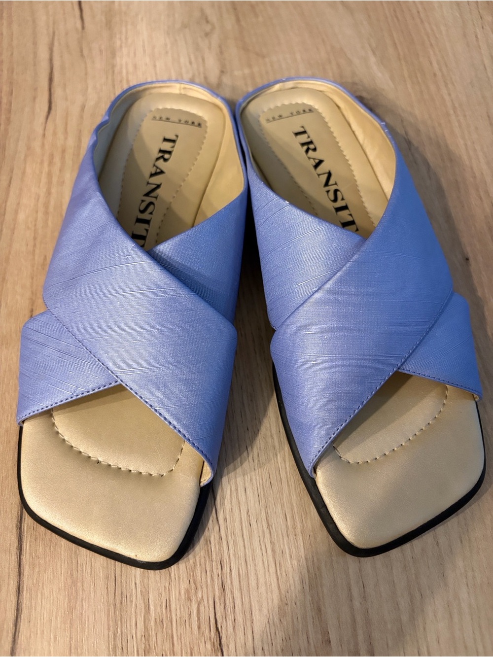 TRANSIT NEW YORK LAVENDER SATIN CRISSCROSS SQUARE TOE SLIDE SANDALS SIZE 8.5